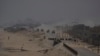 Vehículos blindados israelíes en Deir al Balah, Franja de Gaza, el 8 de junio de 2024. 