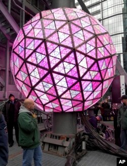 Se espera que los espectadores empiecen a congregarse en la icónica plaza de Times Square a primera hora de la tarde para asistir al televisivo espectáculo.