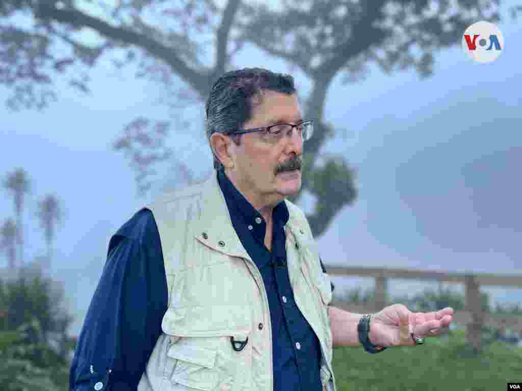 Joe Molina, propietario de la finca Bosque Lya, en Los Naranjos, Sonsonate.