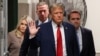 Cựu Tổng thống Hoa Kỳ Donald Trump trở lại phòng xử án sau giờ nghỉ giải lao tại tòa án hình sự Manhattan ở New York, Hoa Kỳ, ngày 23/4/2024.