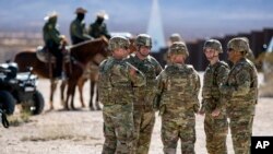 ARCHIVO: oldados estadounidenses en Sunland Park, Nuevo México, cerca de la frontera con México, el 3 de febrero del 2025