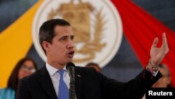 ARCHIVO - Presidente interino de Venezuela, Juan Guaidó, durante una reunión en Caracas el 21 de febrero del 2020. 