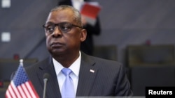 ARCHIVO - El Secretario de Defensa de los Estados Unidos, Lloyd Austin, asiste a una reunión de Ministros de Defensa de la OTAN en la sede de la Alianza en Bruselas, Bélgica, el 21 de octubre de 2021. REUTERS/Pascal Rossignol
