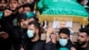 Multitud se reúne durante el funeral del jefe adjunto de Hamás, Saleh al-Arouri, quien fue asesinado en Beirut, Líbano, el 4 de enero de 2024.