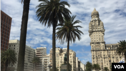 En Montevideo, la capital de Uruguay, se concentra casi la mitad de la población entera del país, que no sobre pasa los tres millones de personas. 