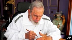 Fidel Castro habitualmente escribe comentarios en el diario oficial Granma. 