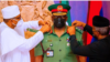 Shugaba Buhari da mataimakin Osinbajo, a lokacin da suke yi wa marigayi Attahiru kwalliyar karin girma (Twitter/ @BahsirAhmaad)