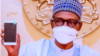 Shugaba Buhari yana nuna wayar salular da Najeriya ta hada a karon farko (Facebook/Bashir Ahmad)