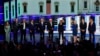 Todos los candidatos demócratas en la segunda noche de debate en Miami, apoyaron legalizar a los inmigrantes que están ilegalmente en el país.