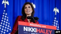 Republikanska kandidatkinja za predsjednika SAD-a i bivša ambasadorica u UN-u Nikki Haley govori na izbornoj zabavi u Charlestonu, Južna Karolina, 24. februara 2024.