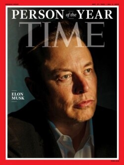 Elon Musk posa en la imagen de portada de la edición "Persona del año" de 2021 de la revista Time publicada en la ciudad de Nueva York, EE.UU. el 13 de diciembre de 2021.