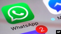 ARCHIVO - Esta foto de archivo del viernes 10 de marzo del 2017 muestra el ícono de la aplicación WhatsApp en un celular en Nueva York. (AP Foto/Patrick Sison, Archivo)