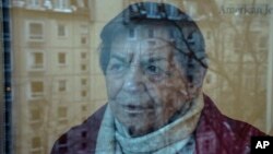 Ruth Winkelmann ima 95 godina i preživjela je Holokaust. ( Foto: AP/Ebrahim Noroozi)