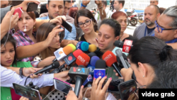 ​​Jennifer Guerrero, madre de Erick Altuve, el último niño con leucemia que falleció en el Hospital de Niños J. M. de los Ríos, pide ayuda para los pacientes que quedan en el hospital. Imagen tomada de video. Mayo 27 de 2019.