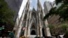 Detienen a hombre en catedral de Nueva York con botes de gasolina