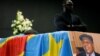 Un béret déposé sur le cercueil d'Etienne Tshisekedi lors d'une cérémonie à Bruxelles, en Belgique, le 5 février 2017. 
