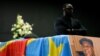 Un beret a été déposé sur le cercueil d'Etienne Tshisekedi lors d'une cérémonie à Bruxelles, en Belgique, le 5 février 2017.