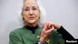 ARCHIVO - Debra Tice, madre del periodista Austin Tice, quien desapareció mientras informaba en Siria en 2012, ofrece una conferencia de prensa en el Club Nacional de Prensa en Washington, el 2 de mayo de 2023.