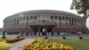 School children arrive to watch the proceedings of Indian parliament in New Delhi, December 7, 2012. 