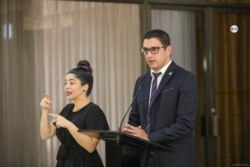 Ministro de Salud de Costa Rica, Daniel Salas Peraza, dice que no ha habido la necesidad de cerrar aeropuertos. Fotos: Armando G./VOA.