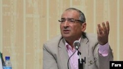 صادق زیباکلام