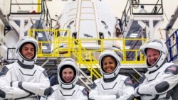 Los tripulantes del vuelo “turístico” Inspiration4. Dee izquierda a derecha: Chris Sembroski, Sian Proctor, Jared Isaacman y Hayley Arceneaux. Foto de INSPIRATION 4 distribuida por Reuters.