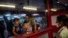 Cuba anuncia reunificación monetaria y aumento de salarios