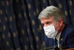Michael McCaul, republicano por Texas, interroga a testigos en audiencia del Comité de Asuntos Exteriores de la Cámara de Representantes sobre el despido del inspector general del Departamento de Estado, Steven Linick, el 16 de septiembre de 2020.