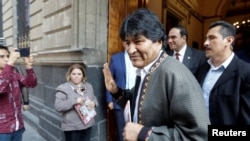 El expresidente de Bolivia, Evo Morales, se reunió con los seguidores de su partido Movimiento Al Socialismo (MAS) en Buenos Aires, donde permanece como refugiado. Allí planteó su idea de crear dichas milicias similiares a Venezuela.