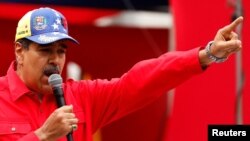 El presidente venezolano Nicolás Maduro gesticula durante una manifestación conmemorativa del golpe de Estado del 4 de febrero de 1992, que expertos interpretan como la piedra fundacional del chavismo.