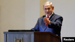 El primer ministro israelí, Benjamin Netanyahu, habla durante una conferencia de prnesa en Entebbe, Uganda, el 3 de febrero de 2020.