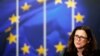 រូបឯកសារ៖ លោក​ស្រី​ Cecilia Malmstrom ​ស្នងការ​ពាណិជ្ជកម្ម​សហភាព​អឺរ៉ុប​ ថ្លែងនៅទីស្នាក់ការគណៈកម្មការសហភាពអឺរ៉ុបនៅទីក្រុងប៊្រុចសែល ប្រេសបែលហ្សិក កាលពីថ្ងៃទី១៥ ខែមករា ឆ្នាំ២០១៨។