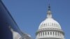 ARCHIVO: La cúpula del Capitolio de EE. UU. se refleja en una ventana en Capitol Hill en Washington, EE. UU., el 20 de abril de 2023.