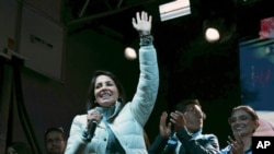 Luisa González, candidata del movimiento Revolución Ciudadana logró el mayor porcentaje de votos en las elecciones de este domingo, pero lejos del 50 % más uno requerido para hacerse de la presidencia. Competirá en segunda vuelta.
