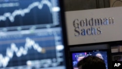 Earns Goldman Sachs
