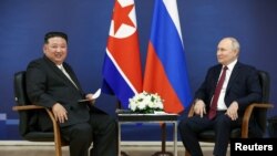 ARCHIVO: El líder norcoreano Kim Jong Un reunido el 13 de septiembre de 2023 con el presidente ruso Vladimir Putin en la región de Amur en el oriente de Rusia.