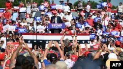 Ish presidenti Donald Trump duke folur në një tubim elektoral në Chesapeake në Virxhinia, 28 qershor, 2024. 