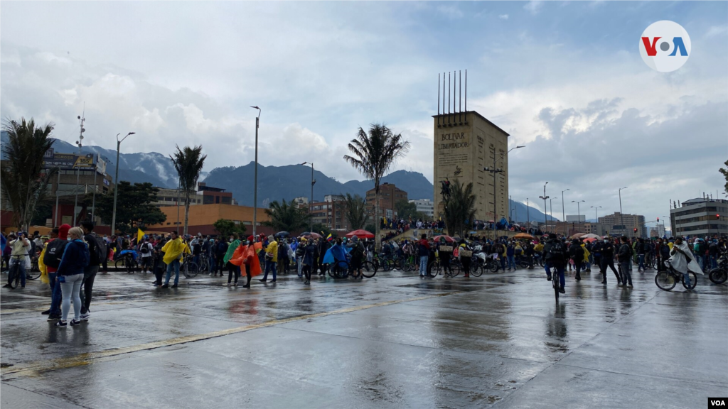 Aunque la pandemia ataca con fuerza al pa&#237;s, en su tercer pico, la ciudadan&#237;a se ha volcado a las calles sin temor al contagio.