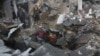 Los desplazados gazatíes se hacinan en refugios, principalmente en el sur, en medio de una creciente crisis humanitaria.