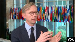 El representante especial de EE.UU. para Irán, Brian Hook habla con el Servicio Persa de la VOA Persian en el Departamento de Estado, el 9 de mayo de 2019.