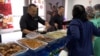 Chef peruano lleva la Navidad a un hospital infantil de Miami: “son días complicados”