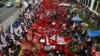 Anggota organisasi buruh Indonesia berunjuk rasa menolak RUU omnibus law di luar gedung DPR RI di Jakarta, 16 Juli 2020.