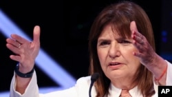Patricia Bullrich, candidata presidencial de la coalición Unidos por el Cambio, habla durante un debate de candidatos presidenciales antes de las elecciones generales de octubre en Santiago del Estero, Argentina, el domingo 1 de octubre de 2023.