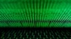 ARCHIVO: Teclado de computadora frente a códigos binarios.
