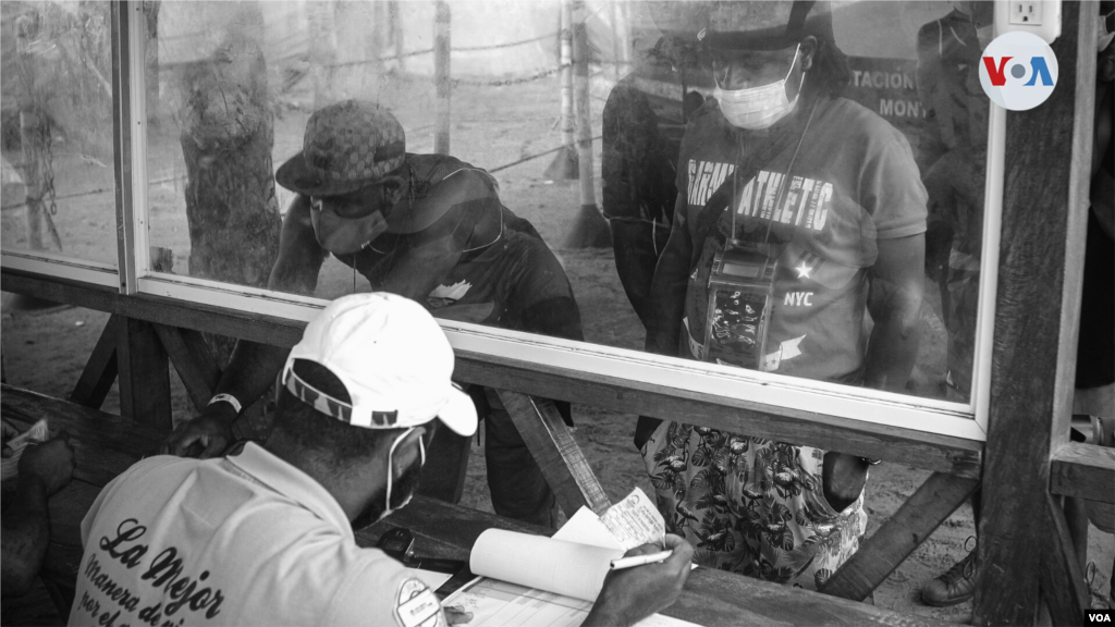 La capacidad de transporte mar&#237;timo en esta regi&#243;n es limitada. La &#250;nica empresa habilitada no puede satisfacer la demanda de boletos que se necesitan para transportar a los migrantes.