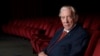 ARCHIVO - El actor Donald Sutherland en la Academia de Artes y Ciencias Cinematográficas en Beverly Hills, California, el 13 de octubre de 2017. Sutherland, el imponente actor canadiense de "M.A.S.H." y "The Hunger Games", ha muerto a los 88 años. 