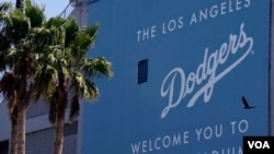 Los Dodgers atribuyeron su situación a la negativa del béisbol de Grandes Ligas a aprobarles un acuerdo multimillonario con la televisión.
