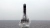북한이 지난해 10월 신형 잠수한탄도미사일(SLBM) '북극성-3형' 시험발사에 성공했다면서 공개한 사진. 전문가들은 북한의 첫 고체연료 다단계 미사일을 실험으로 보인다고 분석했다.