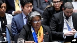 La embajadora de EEUU, Linda Thomas-Greenfield, se dirige a una reunión del Consejo de Seguridad sobre el mantenimiento de la paz y la seguridad de Ucrania, el viernes 23 de febrero de 2024 en la sede de las Naciones Unidas.