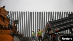 Según datos del Departamento de Seguridad Nacional, con las 400 millas de construcción del muro fronterizo entre México y EE.UU. algunos sectores -como El Paso, Texas- han visto reducido el índice de crímenes y contrabando hasta en un 60%.